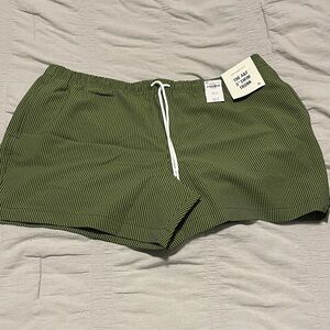 NWT Abercrombie & Fitch Green Striped Swim Trunks 5” inseam size XL
